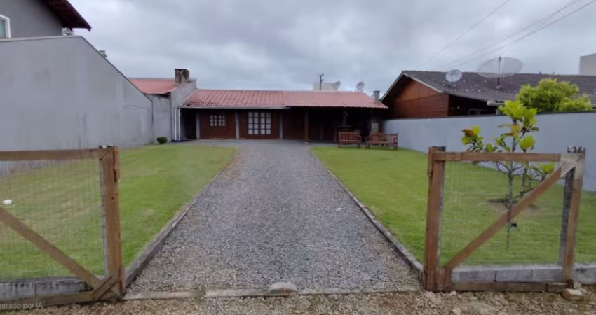 Linda casa na Armação do itapocoroy