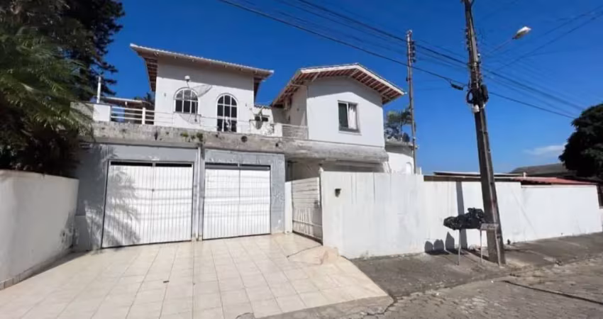 Linda casa na Armação do Itapocoroy