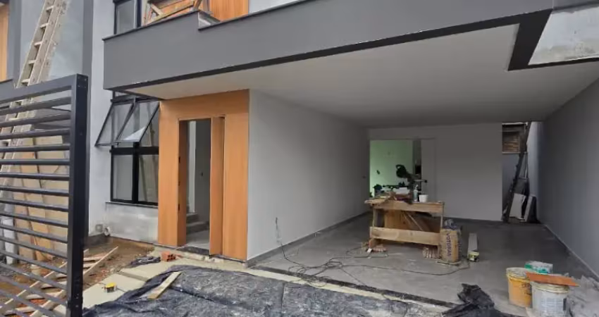 Sobrado de alto padrão em finalização de obra no bairro itacolomi - piçarras