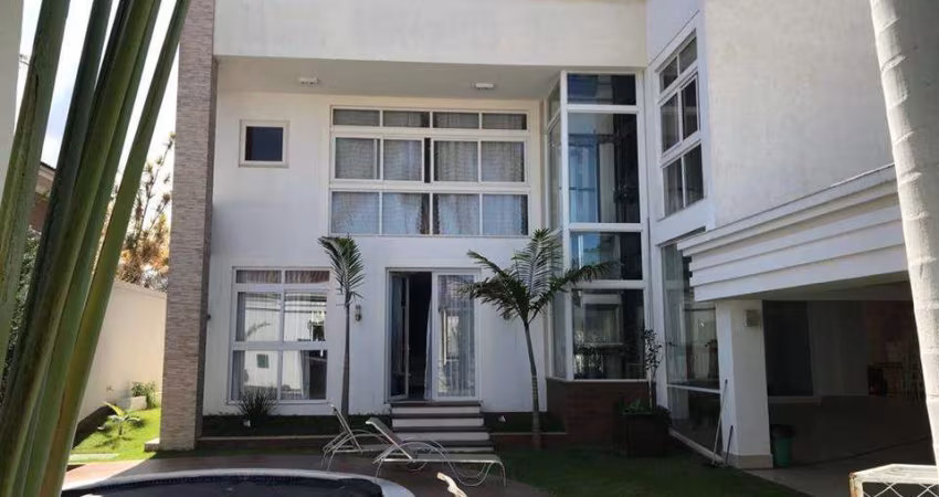 Vendo casa sendo sobrado 4 suítes sendo uma máster com banheira com elevador em condomínio fechado na rua 12 residencial colibri, casa de alto padrão.