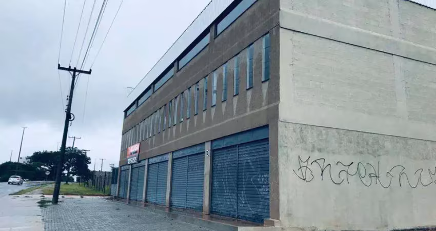 Predio galpao na qn 403 conj e lote 2 samambaia norte frente avenida prédio e com 3 lojas no térreo, mais 1º pavimento com pé direito alto