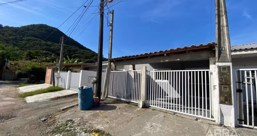 Casa em Tabuleiro  -  Matinhos