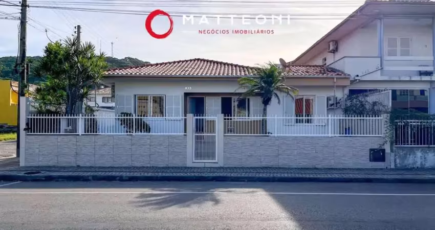Casa de esquina a 500m do mar | 4 dormitórios no mar grosso