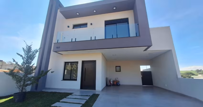LINDA CASA EM CONDOMINIO FECHADO