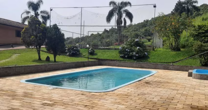 Chácara com piscina e grande área de lazer para todos os gostos