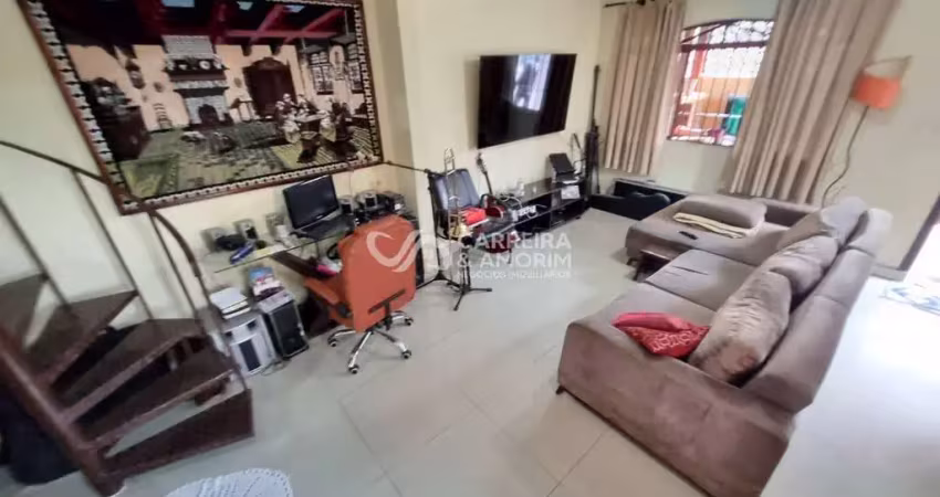 Casa a venda, sobrado 3 dormitórios, 3 banheiros, sala de jantar, sala de estar, cozinha, área de serviço. 3 vagas de garagem. jardim são luiz.