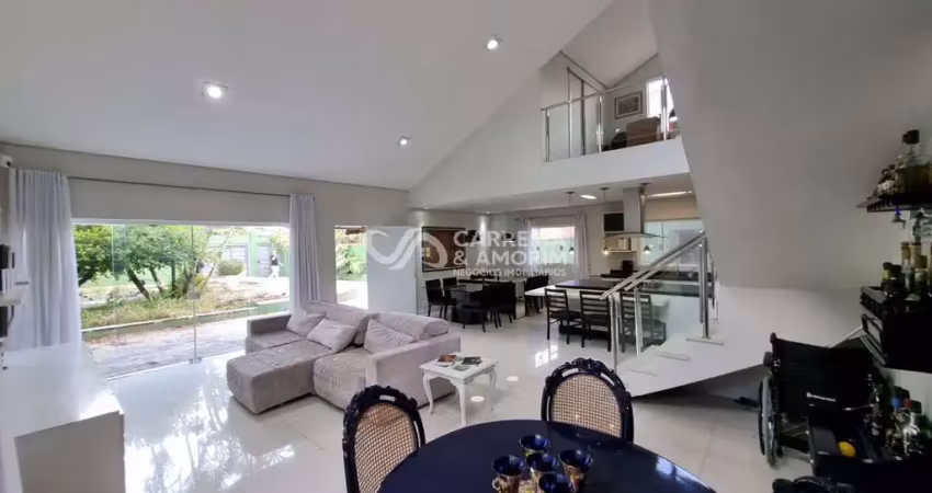 Casa a venda, sobrado alto padrão 4 dormitórios, 2 suítes, lareira, piscina, 8 vagas, amplo espaço gourmet. todo reformado. bolsão de interlagos.