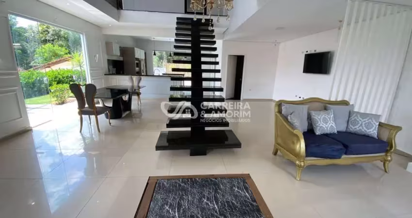 Casa em Condomínio Embu-Guaçu, 4 Quartos, 1 Suíte, 2 Salas, 3 Banheiros, 6 Vagas, 220m² de Área. Venha Conferir!