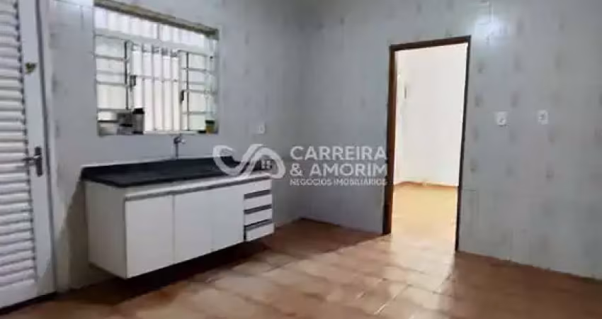 Alugo casa com 02 dormitórios grandes, sala, cozinha, jardim lidia à 10 min (750 m) da  estação metrô capão redondo linha lilas, não aceita pets.