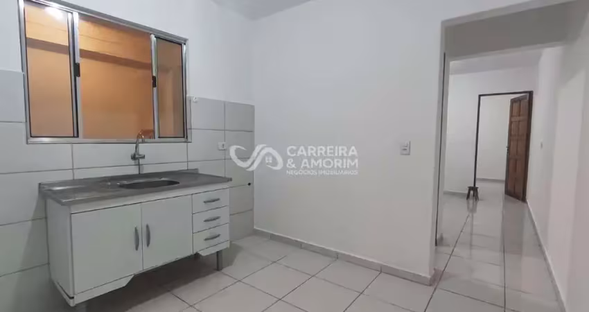 Alugo casa com 03 cômodos grandes no jardim germânia próximo ao terminal cpelinha de onibus, shopping campo limpo - r$ 970,00