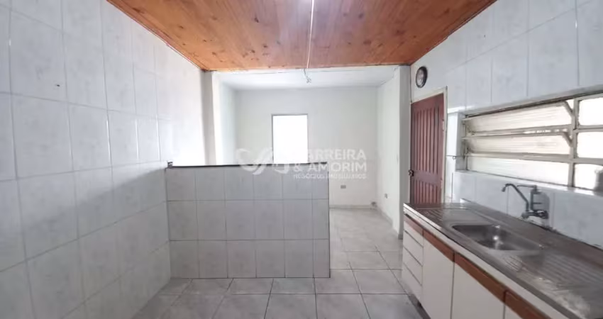 Alugo casa com 03 cômodos, jardim germânia, jardim capelinha, estrada de itapecerica, metrô campo limpo.