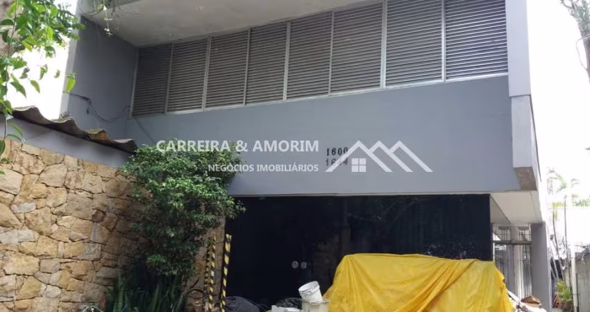 CASA A VENDA, SOBRADO 4 DORMITÓRIOS, 2 SUÍTES, AMPLA SALA DE JANTAR E ESTAR, PODE SER UTILIZADO COMO RESIDENCIAL OU COMERCIAL. JARDIM PETRÓPOLIS.