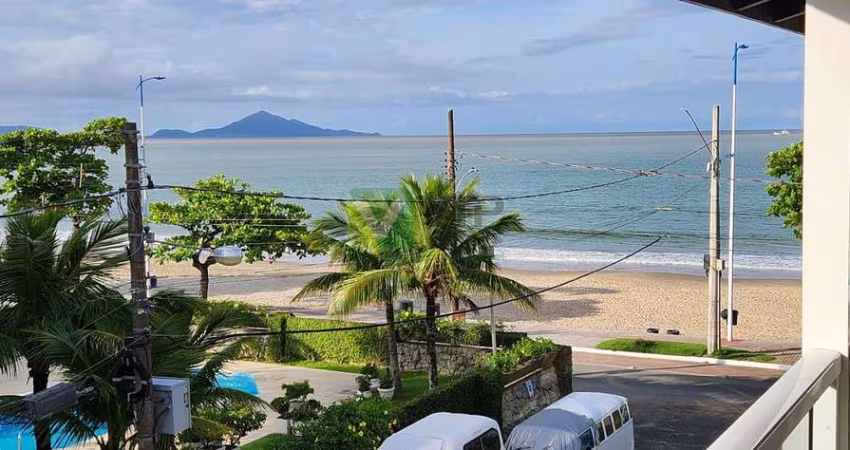 Triplex para locação anual a poucos metros do Mar