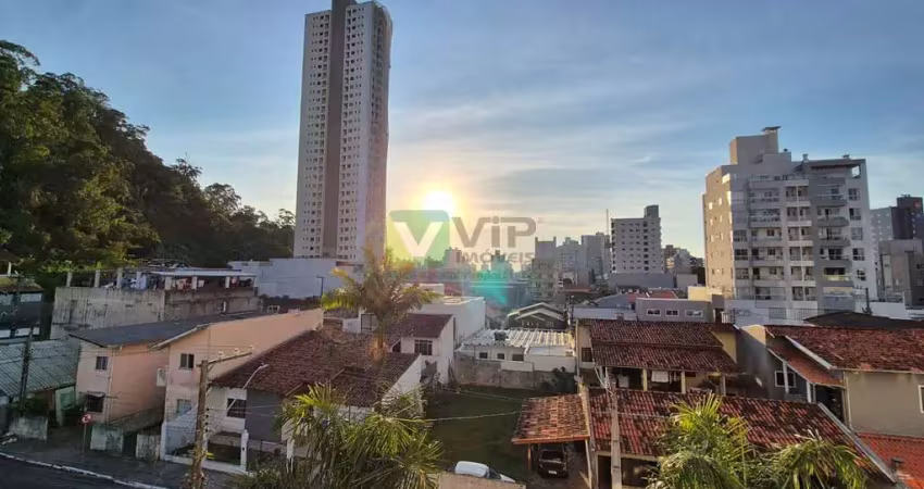 A poucos metros da universidade 1 suíte + 1 dormitório e 1 vaga privativa - bairro fazenda