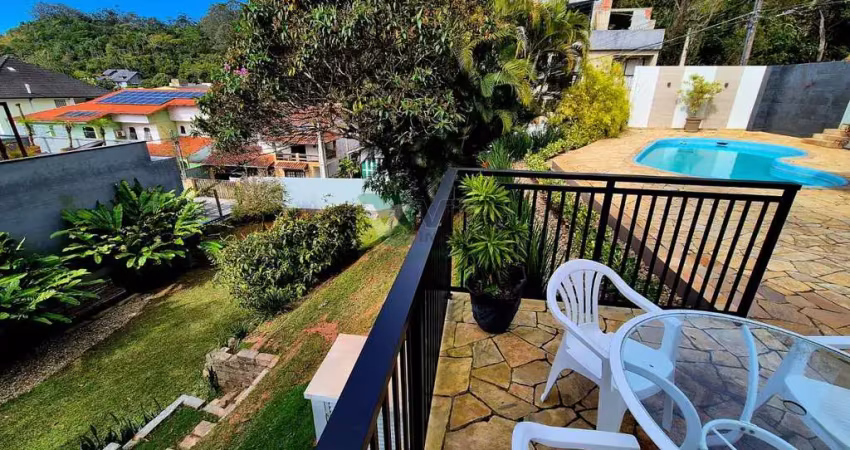 Casa com 4 quartos à venda na Cabeçudas, Itajaí 