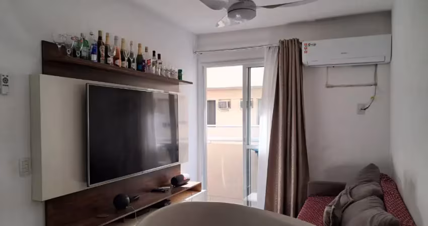 Apartamento com 02 quartos em condomínio clube no pechincha