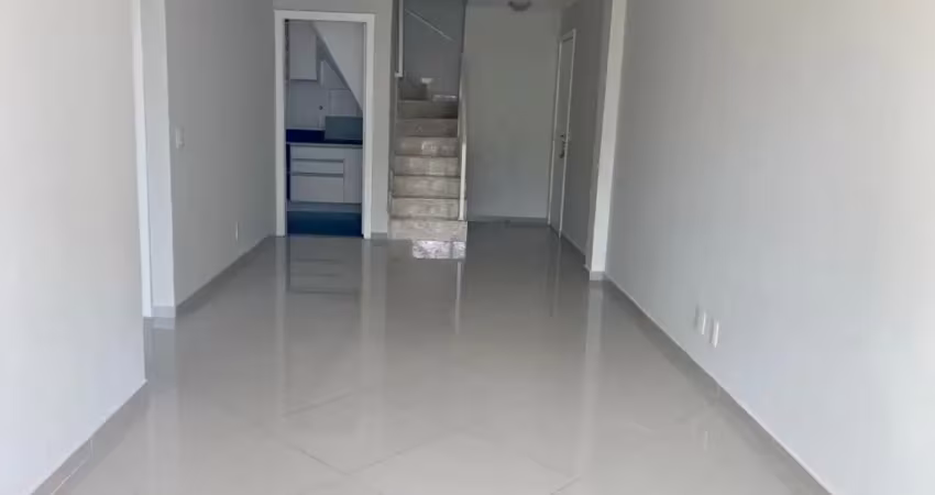 Cobertura de luxo com piscina privativa na freguesia - o seu refúgio urbano!