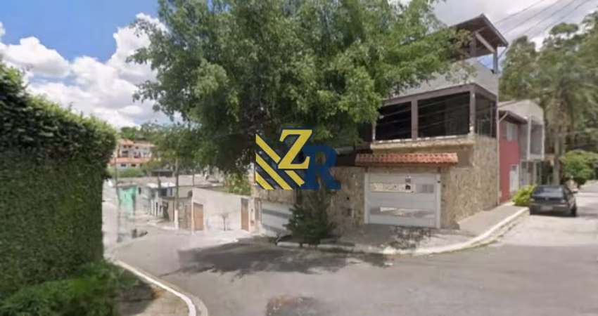 Linda casa com 190m² e piscina à venda no Jd Esmeralda  - 3 dormitórios com closet - 4 vagas