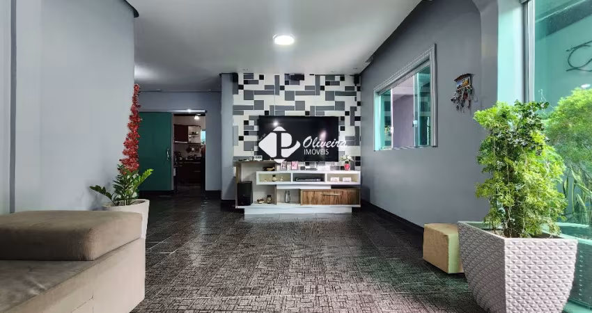 Vendo Casa Duplex com 03 quartos, próximo ao Atack Max Teixeira.