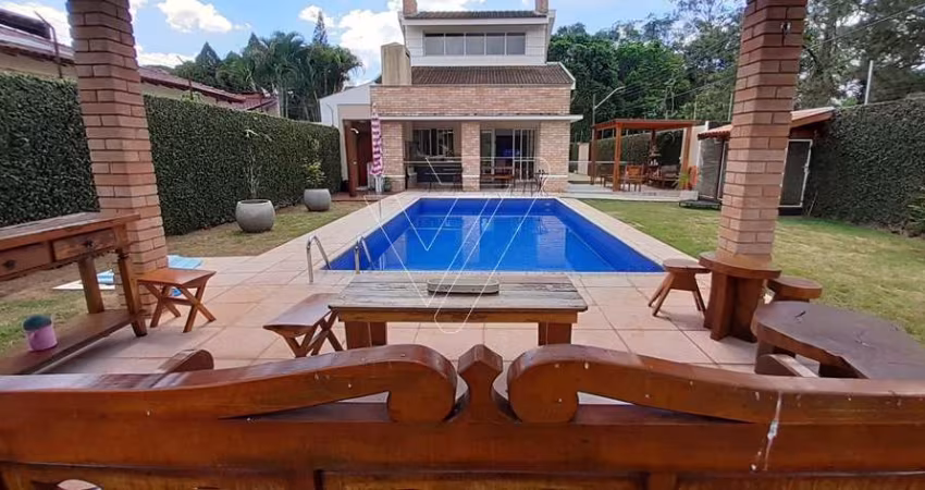 Conforto e Elegância: Casa com 2 Suítes, Pé-Direito Duplo e Piscina - Jd Mediterrâneo