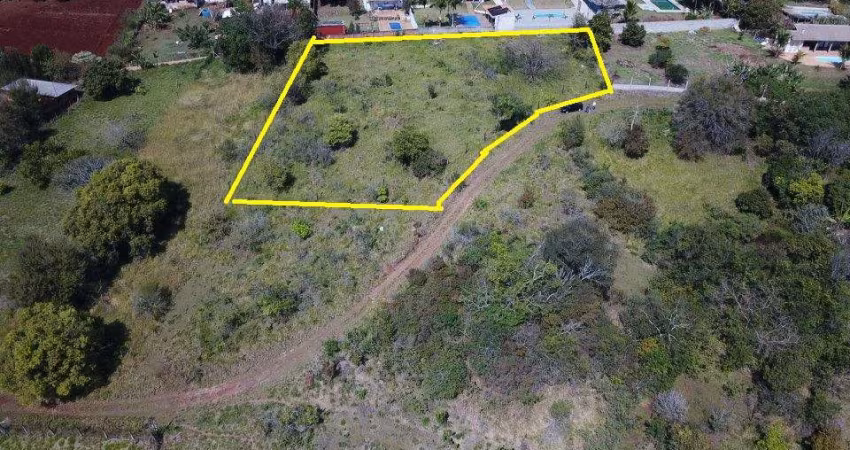 Terreno de chácara com mais de 2.000m² e uma vista explêndida! A 3km da Estrada do Limoeiro: Oportunidade Imperdível!