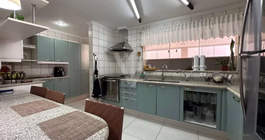 Sobrado à venda, Parque Residencial Alcântara, Londrina, PR