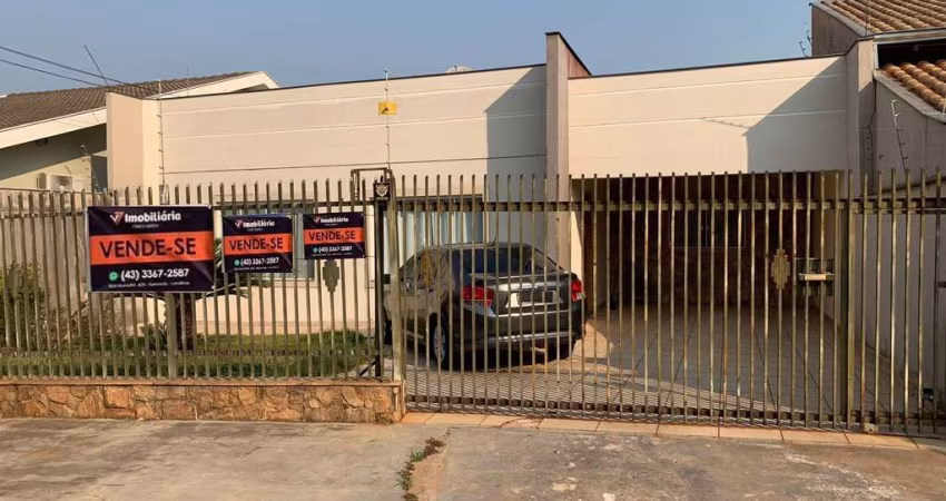Casa com piscina, pertinho do Estadio do Café!