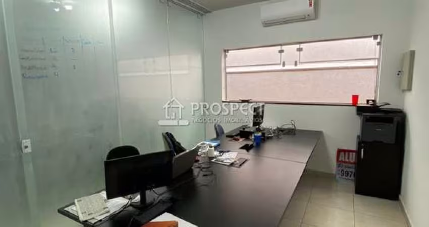 Casa Comercial no Jardim Irajá | 7 salas | 2 vagas