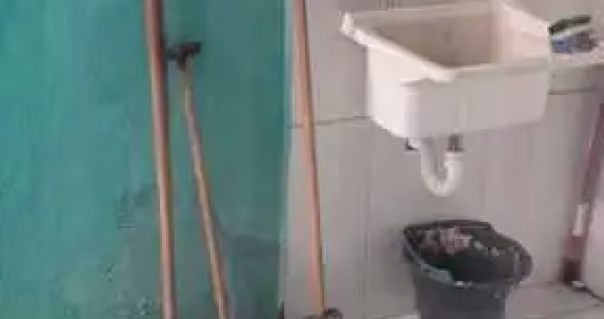 Casa com 2 quartos para alugar na Estrada da Boiuna, Taquara, Rio de Janeiro