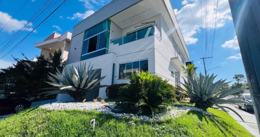 VENDE-SE CASA TRIPLEX NO RESIDENCIAL PASSAREDO