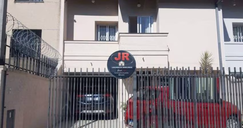 Sobrado frente pra rua  com ático e 3 quartos à venda no Portão.