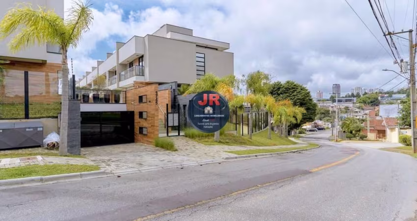 Tríplex exclusivo em condomínio, 3 suítes e amplo terreno nos fundos com 80m²