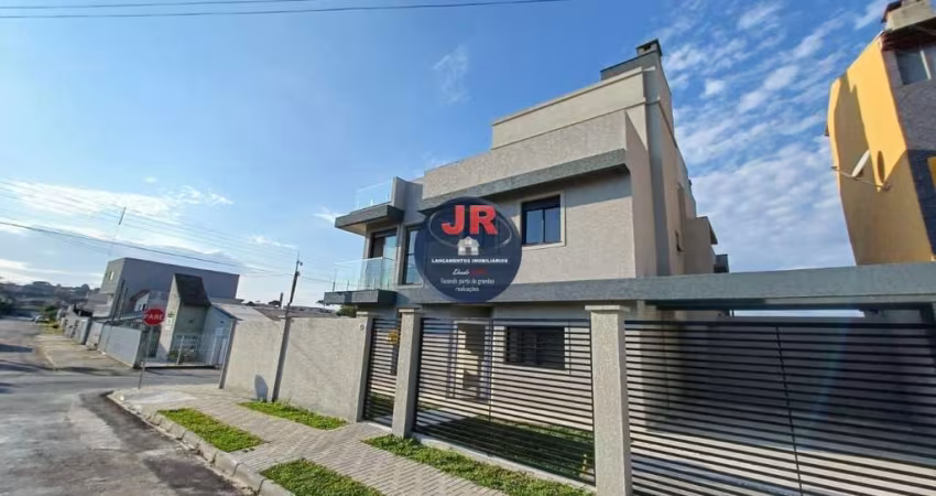 Tríplex de esquina, com 3 quartos sendo uma suíte e amplo terreno