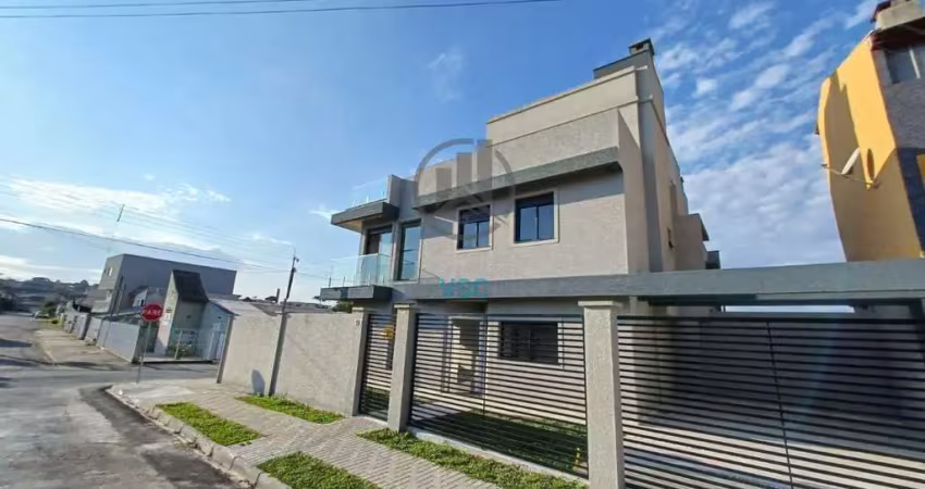 Tríplex de esquina, com 3 quartos sendo uma suíte e amplo terreno