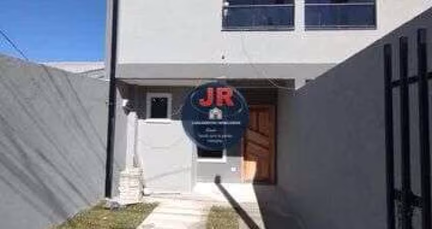 Lindo sobrado, com um belo terraço, com suíte e sacada, muito bem localizado no Sítio Cercado
