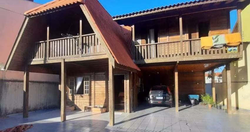 Sobrado de Madeira em Pinhais