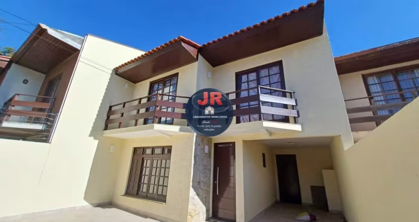Sobrado na melhor localização no Pilarzinho ao lado do Parque Tingui e Opera de Arame, sendo 3 quartos com 1 suíte