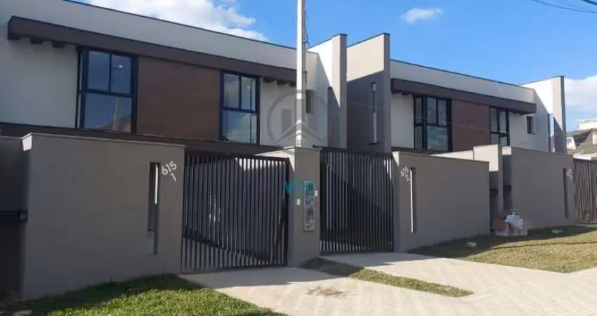Lindo sobrado no atuba com um belo quintal nos fundos, 3 quartos sendo uma suíte