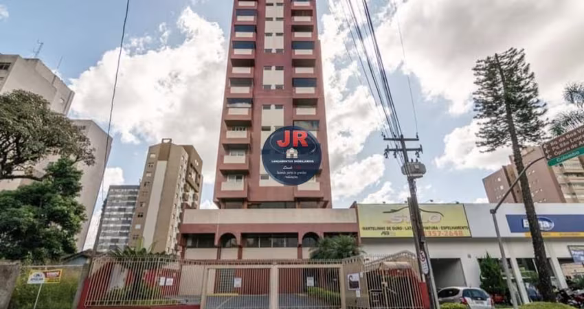 Apartamento com três quartos sendo um deles uma suíte, no Bacacheri