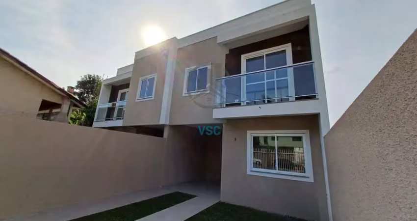 Sobrado novo de frente para rua, 3 quartos sendo uma suíte e 2 vagas