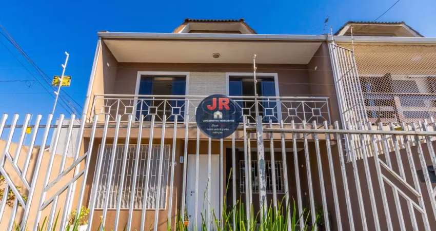 Sobrado Frente para a rua à venda no bairro capão da imbuia em curitiba
