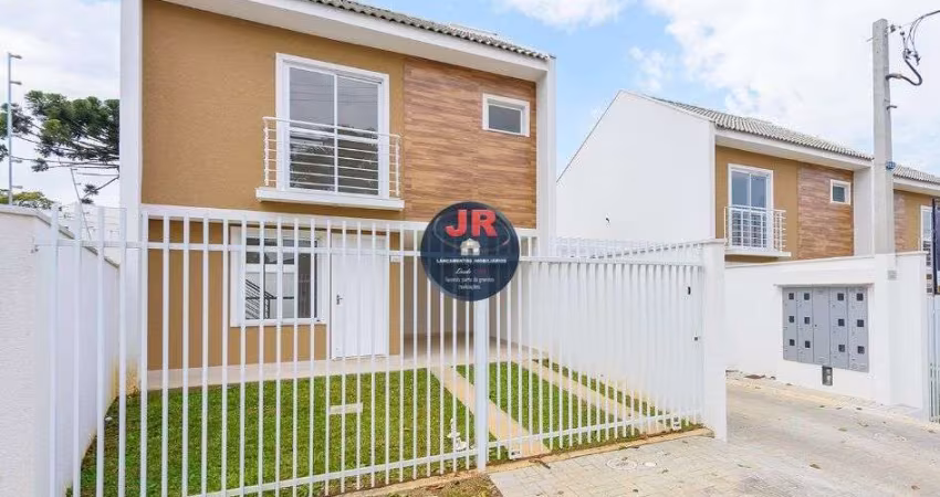 Sobrado de frente para rua, 3 quartos sendo uma suíte e 2 vagas!