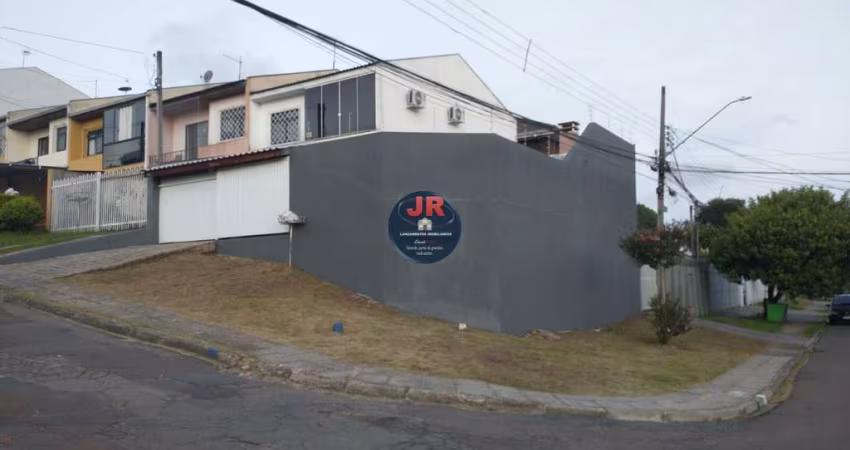 Sobrado de esquina com 3 quartos á venda no Cajuru.