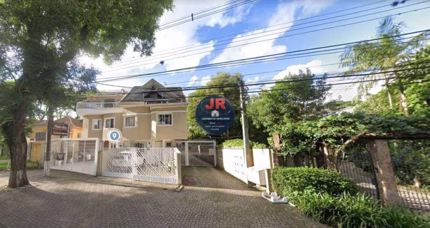 Sobrado Alto Padrão, muito bem localizado no Portão, 3 quartos sendo 1 suíte.