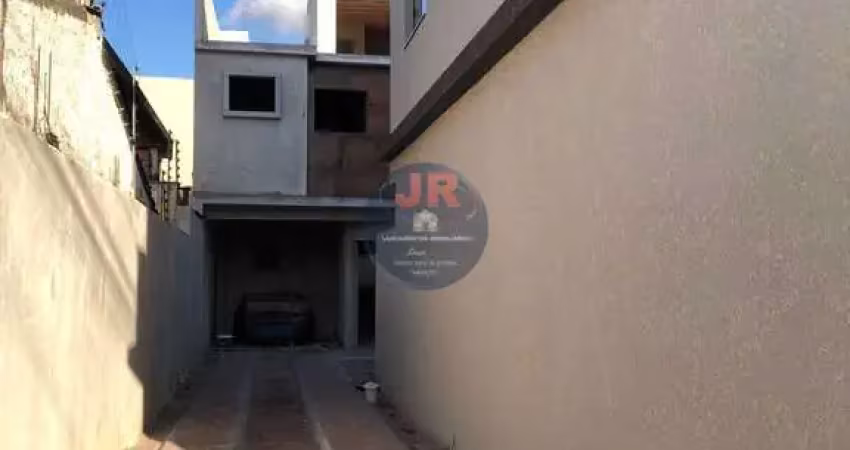 Corredor privativo, terraço com escritório e banheiro sobrado a venda no novo mundo
