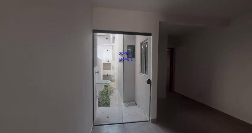 casa 2 quartos, nova, com churrasqueira, VITÓRIA RÉGIA prox ponto de onibus, comércio em geral, unidade saúde, com sainda para pinheirinho, capão razo