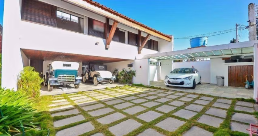 ESPETACULAR CASA A VENDA  DISTANTE  DUAS QUADRAS DA AV PRES KENNEDY - CURITIBA