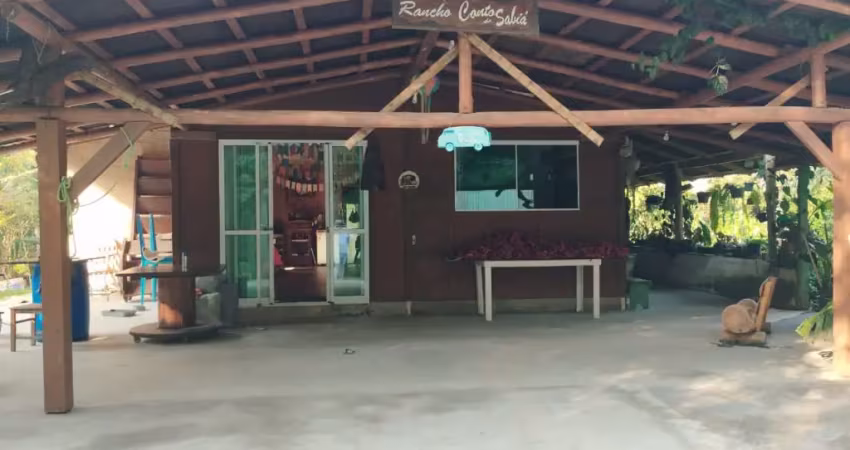 LINDA CHÁCARA LOCALIZADO EM ÁREA RURAL DE CAMBORIÚ!