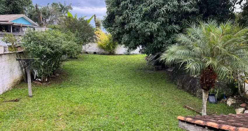 CASA COM 543 MTS² DE TERRENO EM CAMBORIÚ SC.