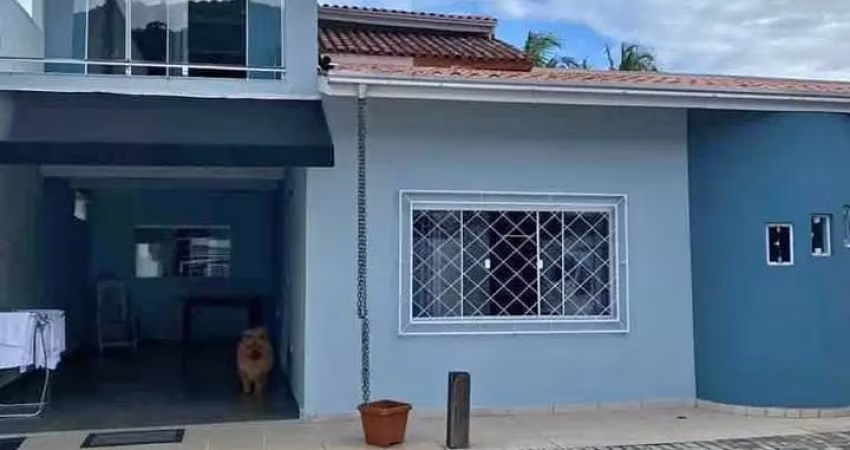 Excelente casa no Bairro da Barra, em Balneário Camboriú.